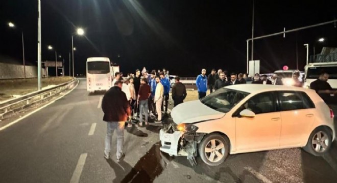Erzurumspor otobüsü otomobille çarpıştı: 1 yaralı