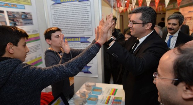 Geleceğin bilim adamları projelerini sergiledi