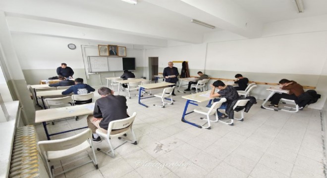 Gençler umre için yarıştı