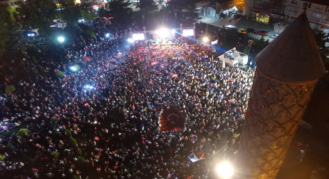 Hangi Çılgın Bize Zincir Vuracakmış, Şaşarız