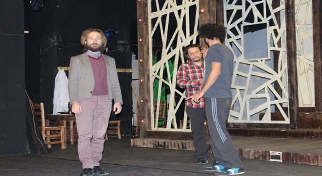 ‘Havası soğuk, insanı sıcak' iklimde iki oyun