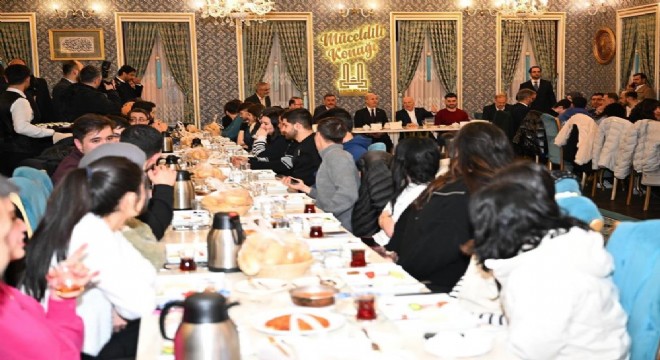 İl protokolü gençlerle sahuru paylaştı