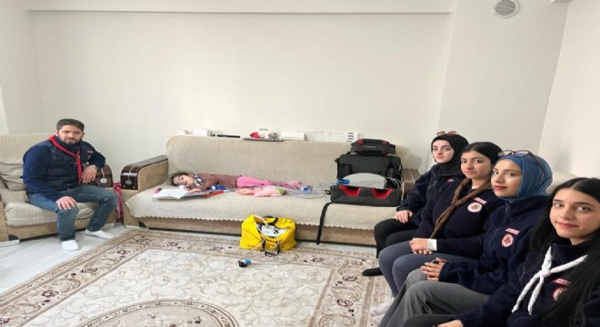 İzcilerden Esmanur'a destek
