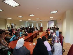 Kadınlardan Türbe çıkarması