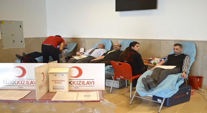 Kan bağışında yarıştılar