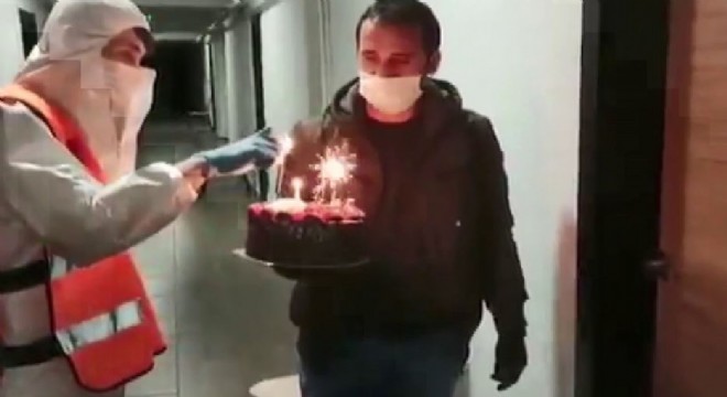 Karantina altındaki Azranur'a doğum günü sürprizi