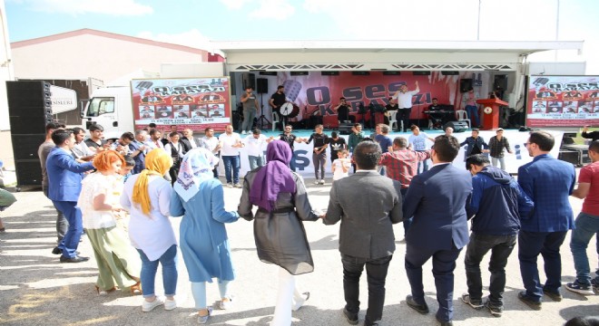 Karayazılılar 'O Ses'te buluştu