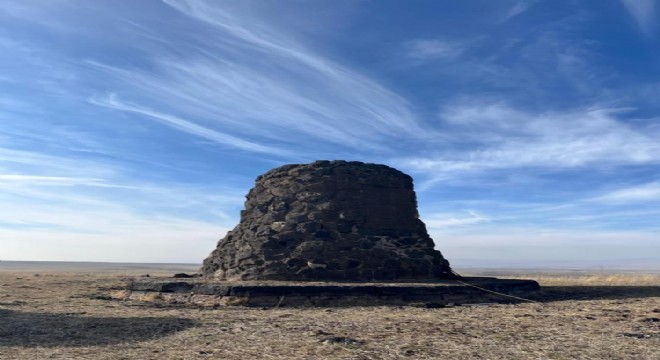 Kars'ta gizemli tepe