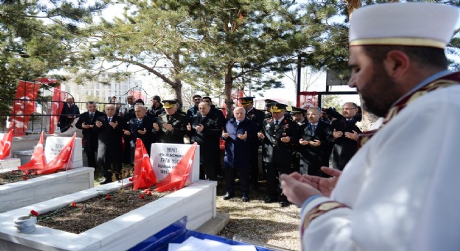 Karskapı şehitliğinde milli hissiyat doruğa çıktı