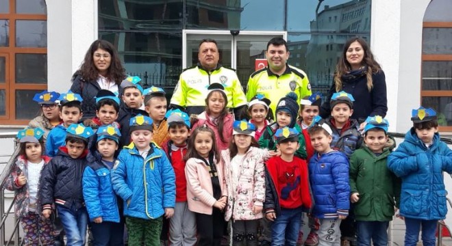 Minik öğrencilerden 174'üncü yıl kutlaması