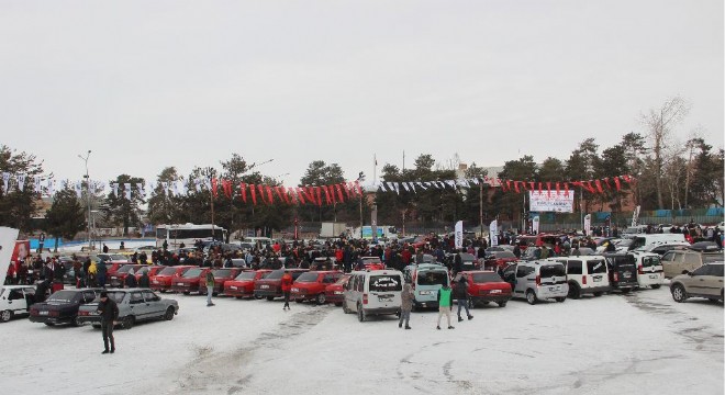 Modifiyeli araçlar minik eller için buluştu