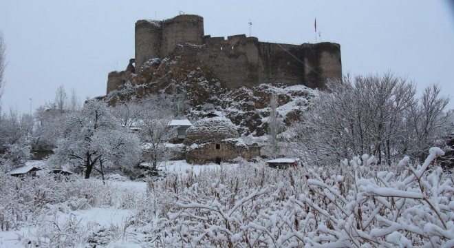Oltu'ya 'Leylek Kar'ı yağdı