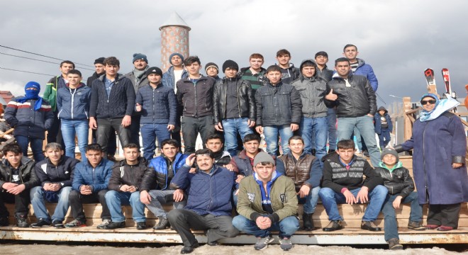 Palandöken Kayak Merkezi'nde gönüllerince eğlendiler