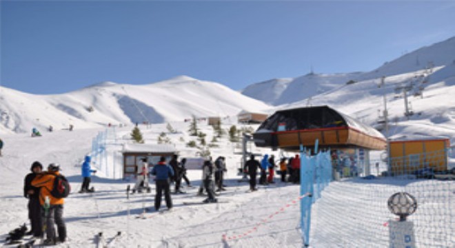 Palandöken'de kar kalınlığı 1 metre eşiğini aştı