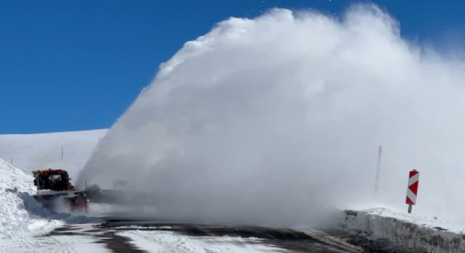 Sahara Geçidi'ne çığ düştü