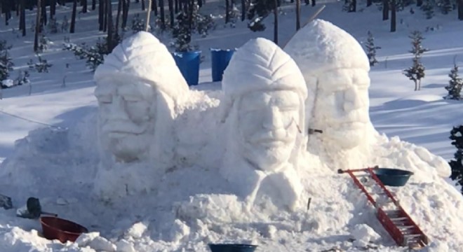 Sarıkamış'ta Kardan Heykellerin yapımı başladı
