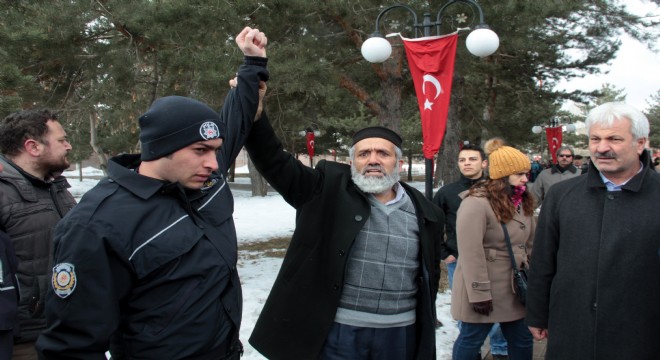 Şehit babası  FETÖCÜ'lere idam istedi