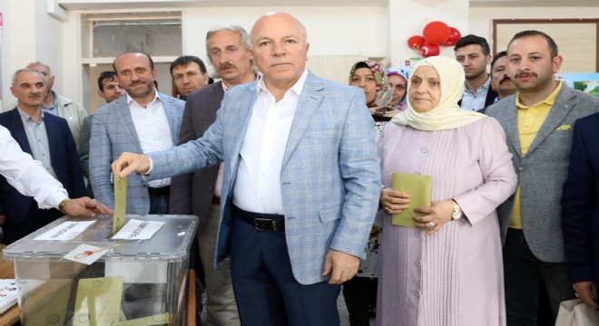 Sekmen: ‘Demokrasimize hayırlı olsun'