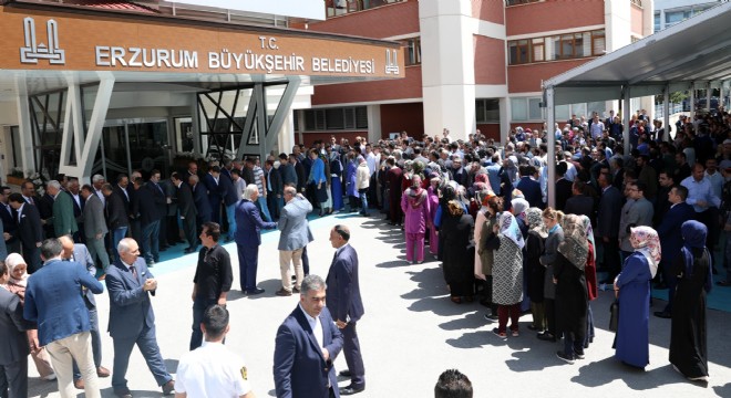 Sekmen personeliyle bayramlaştı