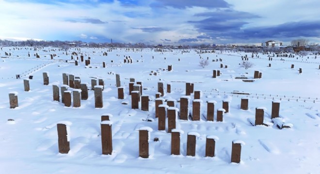 Tarih beyaza büründü