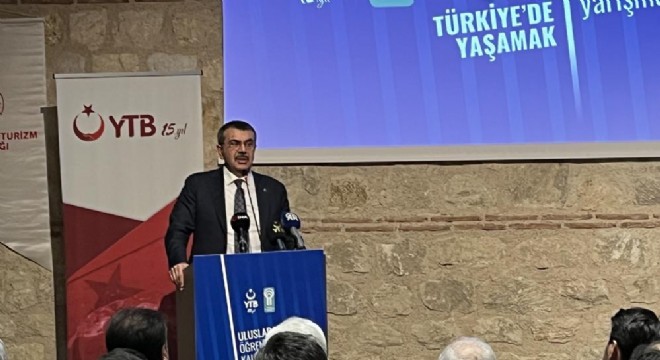 Tekin Türkçe'nin zenginliklerine dikkat çekti