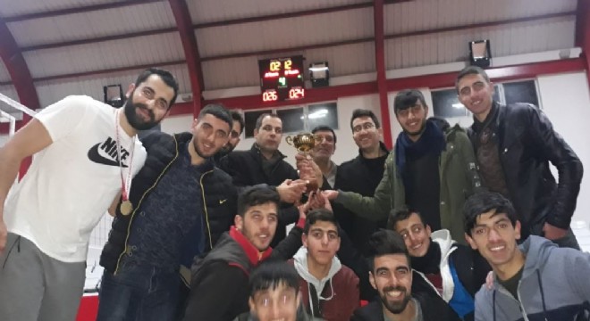 Tekman'da kurumlar voleybolda yarıştı