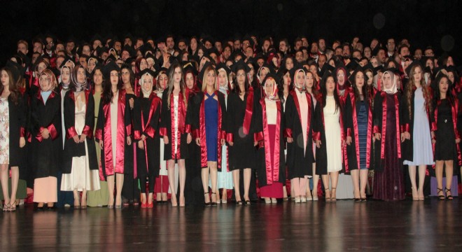 Tıp Fakültesinde mezuniyet coşkusu