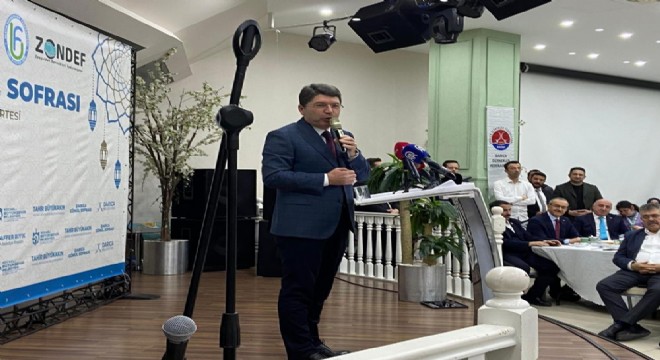 Tunç: 'Darbecilerin yaptığı anayasa ile yürüyemeyiz'
