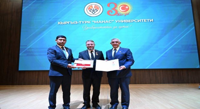 Türkez'e Manas Üniversitesi'nden Onur Madalyası