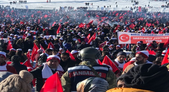 Türkiye şehitleri için yürüdü