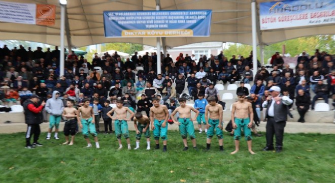 Uzundere'de Cumhuriyet anısına güreş turnuvası