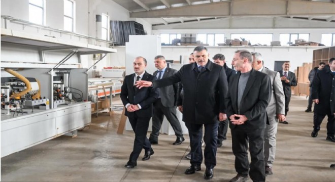 Vali Çiftçi Oltu'da işletmeleri ziyaret etti