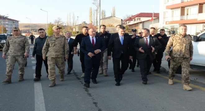 Vali Çiftçi'den Şenkaya'ya ziyaret