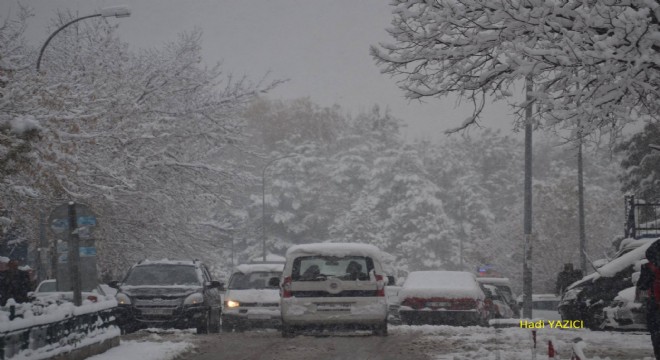 Yoğun sis ulaşımı olumsuz etkiledi