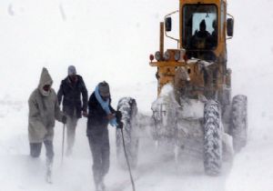 Karadan ve havadan ulaşım durdu