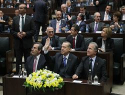 ‘Meyve veren ağaç taşlanır'