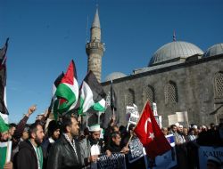 Dadaşlar İsrail'i telin etti