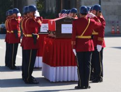 Kösoğlu ve Aras törenle uğurlandı