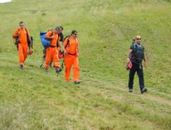 Gözü yaşlı aile kızlarını arıyor