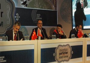 Gazeteciler ‘itibar'ı sorguladı