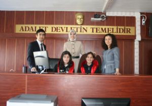 Pasinler'de öğrenciler hakim ve savcı oldu