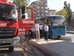 Halk otobüsünde yangın paniği