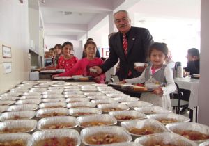 Kaymakam Terzi öğrencilere aşure ikram etti