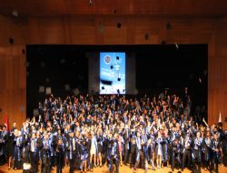 İletişim'de mezuniyet coşkusu