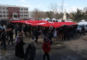 ATAÜNİ'de 'Birlik ve Beraberlik' Yürüyüşü