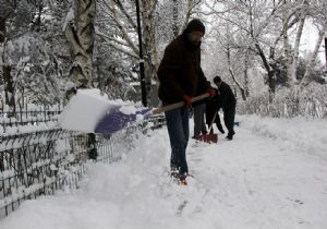Erzurum'da kar tatili
