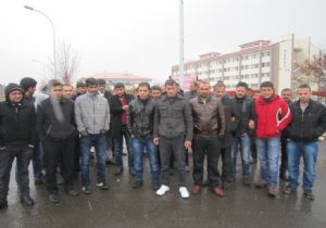 İşçilerden maaş eylemi