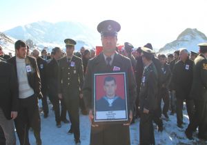 Dualar, gözyaşlarına karıştı