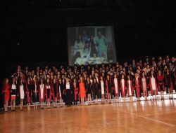 Tıp Fakültesi'nde mezuniyet coşkusu