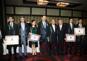 Avukatlar Haftasında 4 avukat cübbe giydi